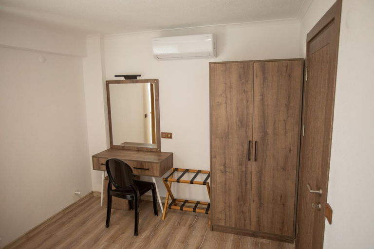 Bedroom 2, E87 Highway Otel, Burhaniye