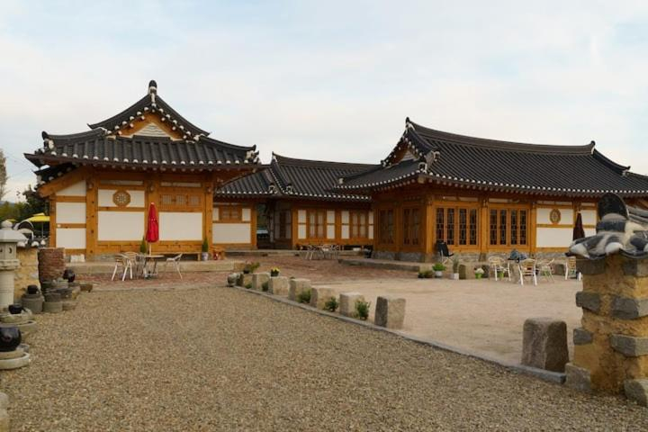 Others 4, April twenty days, Gyeongju