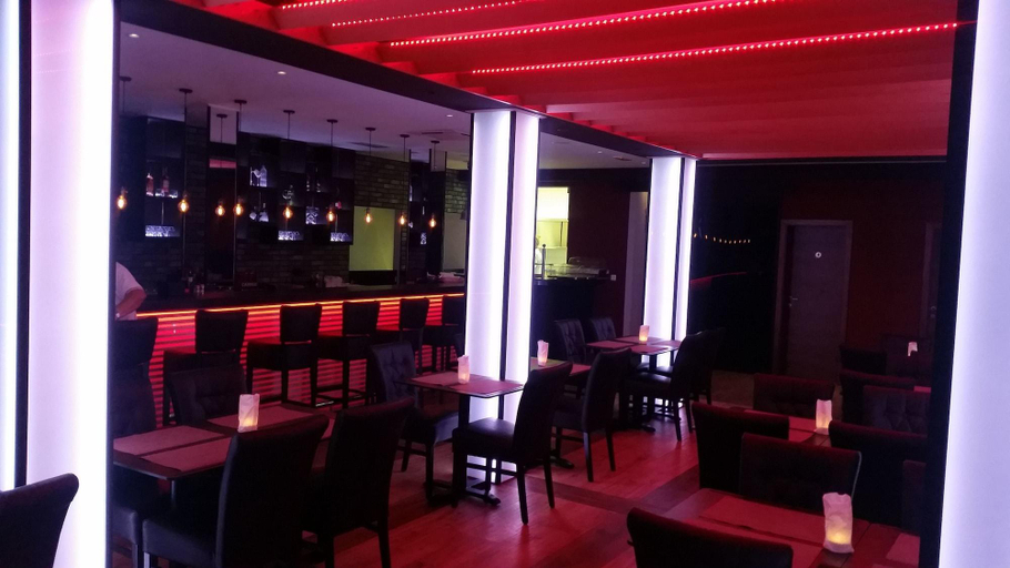 Food & Drinks 5, Sunset Split Rooms, Podstrana