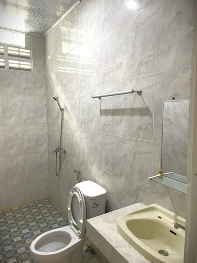 Bathroom 7