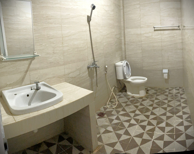 Bathroom 5, 99 Guesthouse, Sleman