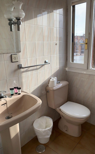 Bathroom 4, Restaurante Y Hotel Puerta De Aranda, Burgos