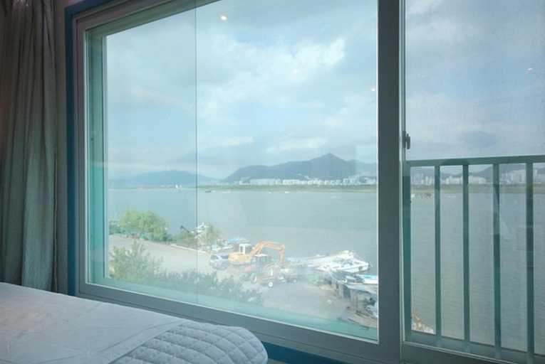Bedroom 3, Busan Myeongji W, Gangseo