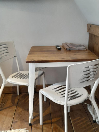 Others 4, Quaint Studio Loft Room nr Hampton Court, Surrey