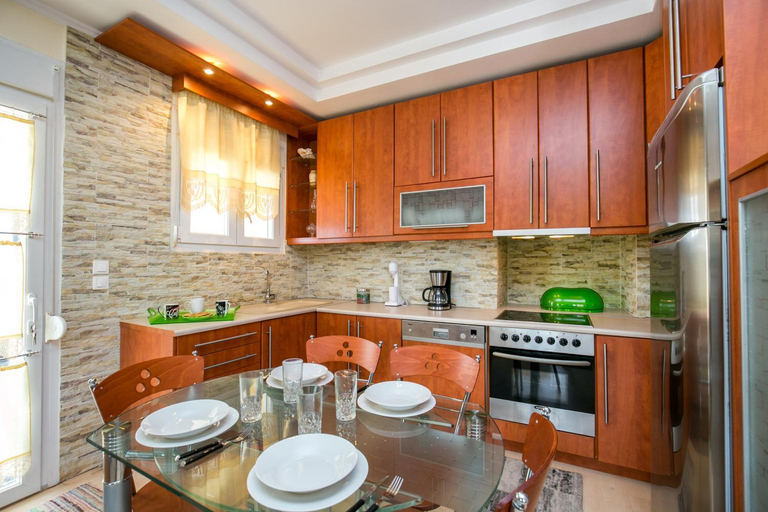 Others 5, Villa Elpis 1, East Macedonia and Thrace