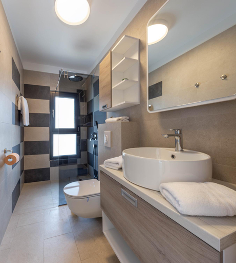 Bathroom, Grey House, Bol