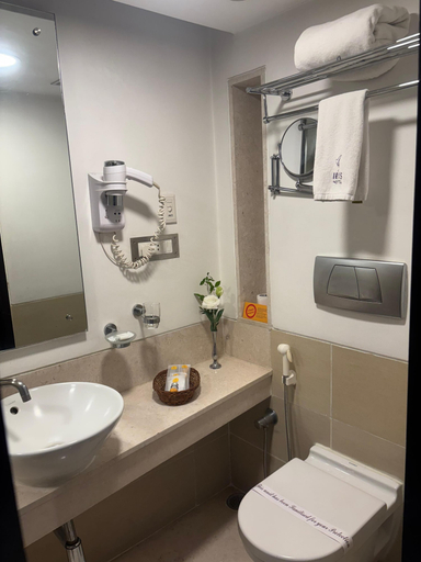 Bathroom 4, Iris Hotel, Bangalore