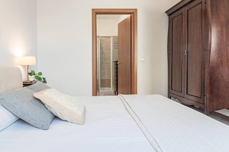 Bedroom 4, Sunny Varenna Apartment, Lecco