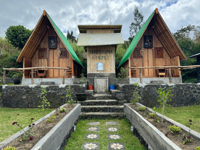 Exterior 6