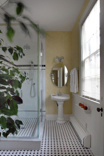 Bathroom 4, The Charles Hotel, Lake Ontario