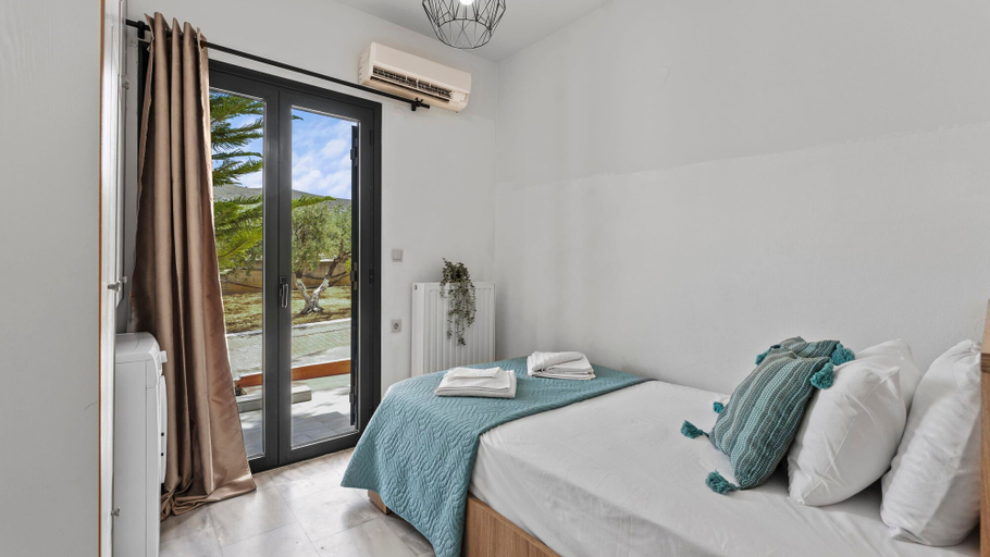 Room 5, Seaside Charm Near Heraklion Villa Maro II Getaway, Crete