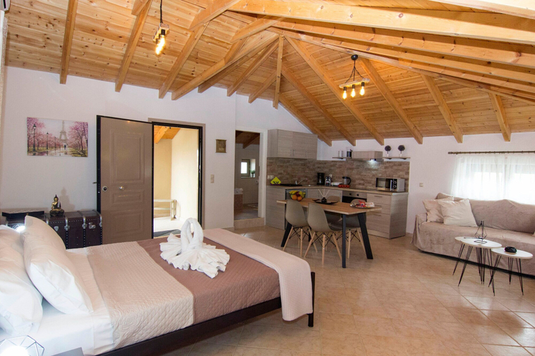 Room 4, Selinitsa Stone Studio - Mani Seaview Retreat, Peloponnese