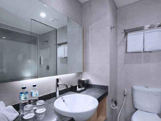 Bathroom 13