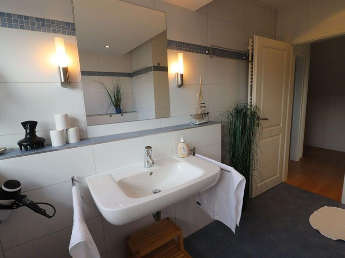 Bathroom 3, Achternkieker Comfortable holiday residence, Vorpommern-Greifswald