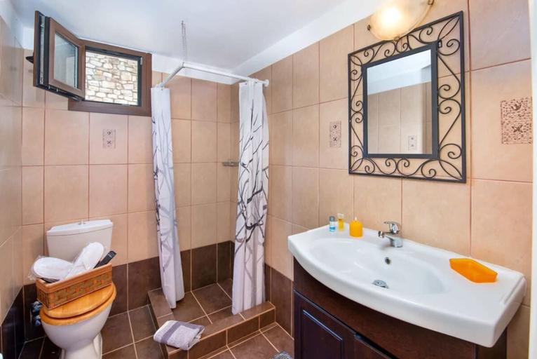 Room 3, Paxoi Sunny Serenity - Kirki s Studio With Jacuzzi, Ionian Islands