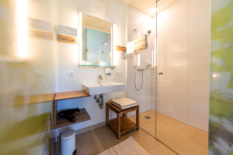 Bathroom 2, Weingut und Gastezimmer Perner, Leibnitz
