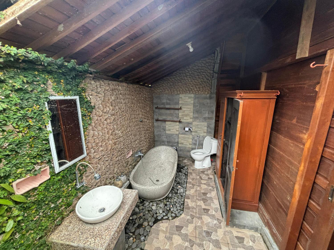Bathroom, Rumah Kayu Leke - Leke Guesthouse, Gianyar