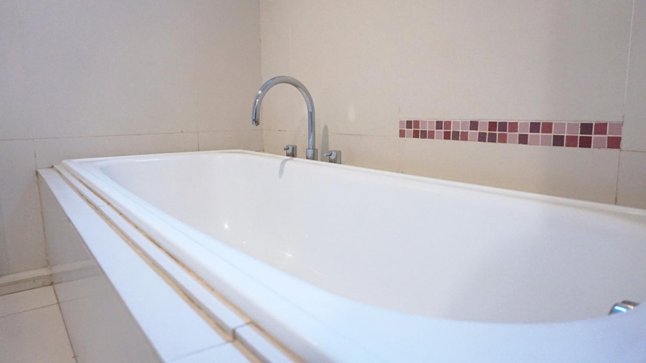 bathroom 5