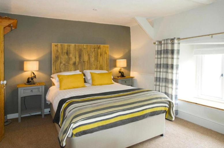 Others 2, Hunters Lodge Inn, Devon