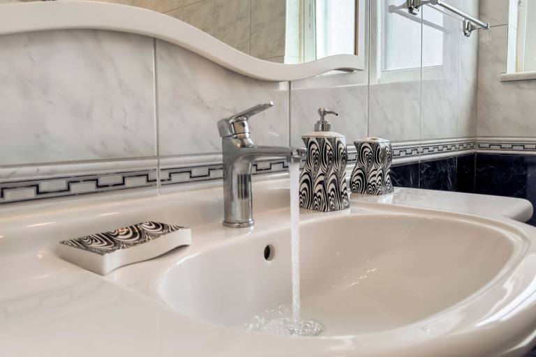 Bathroom 5, Gianna's House, Crete