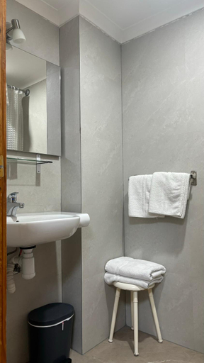 Bathroom, Hostal Atienzar, Albacete