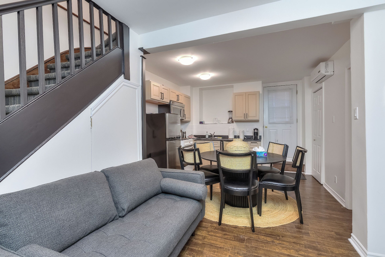 Others 4, Apartment & Studio, Montréal