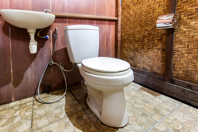 Bathroom, SPOT ON 93511 Rinjana Homestay, Lombok