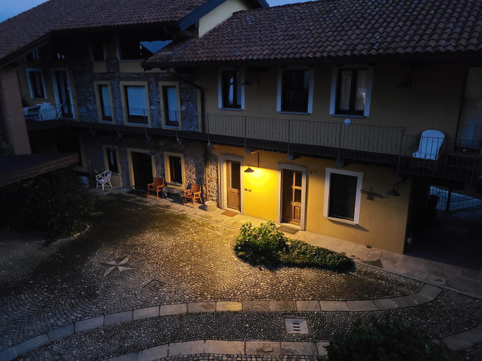 Others 3, Robin's Nest, Novara