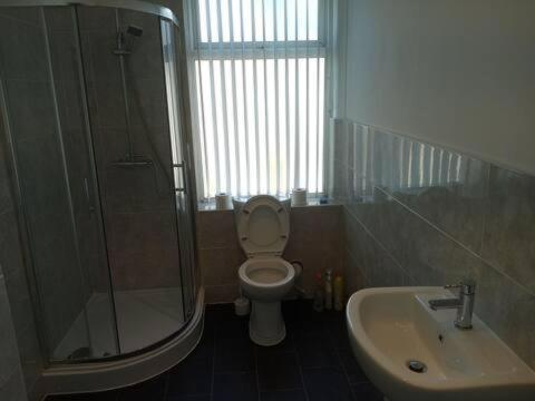 Others 5, Double-bed (E1) close to Burnley city centre, Lancashire