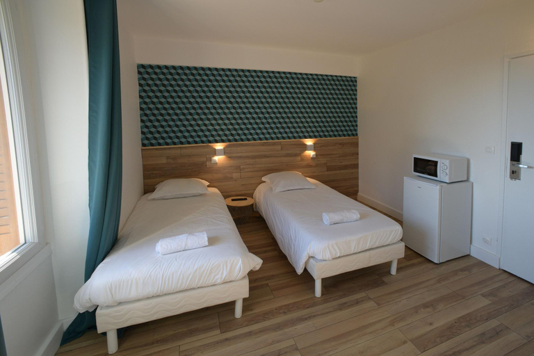 Bedroom 3, Cit'Hotel La Residence, Ain