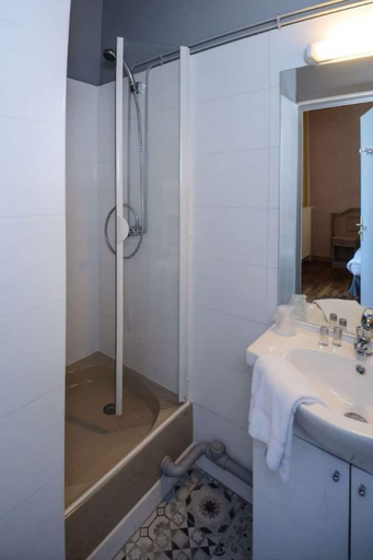 Bathroom, Cit'Hotel La Residence, Ain