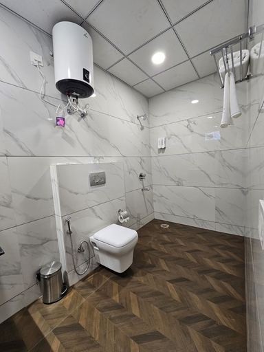 Bathroom 4, The Altruist Gurugram Hotel, Gurgaon