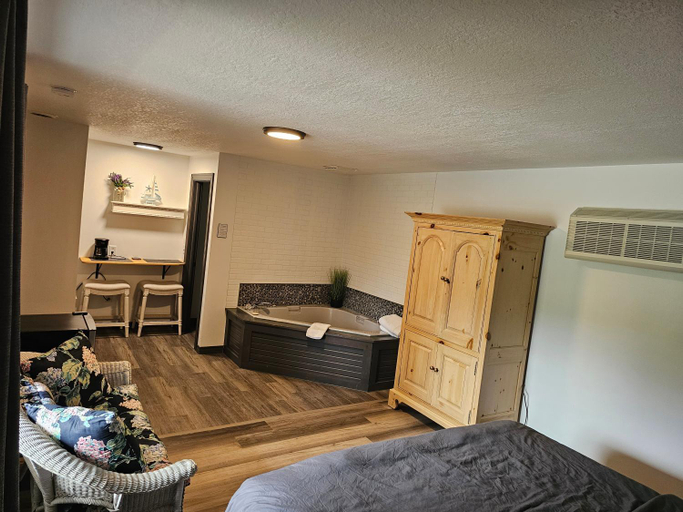 Bedroom 3, Harbor View Inn Tawas, Lake Hurron