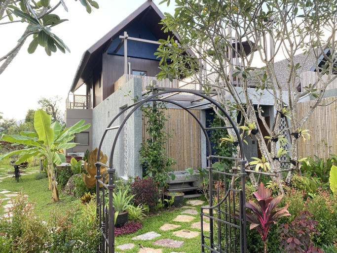 Exterior 5