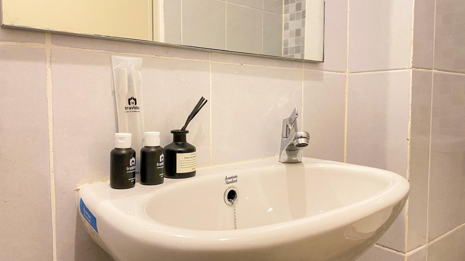 Bathroom, ComfyGood Studio Tokyo Riverside PIK 2 By Travelio, Tangerang