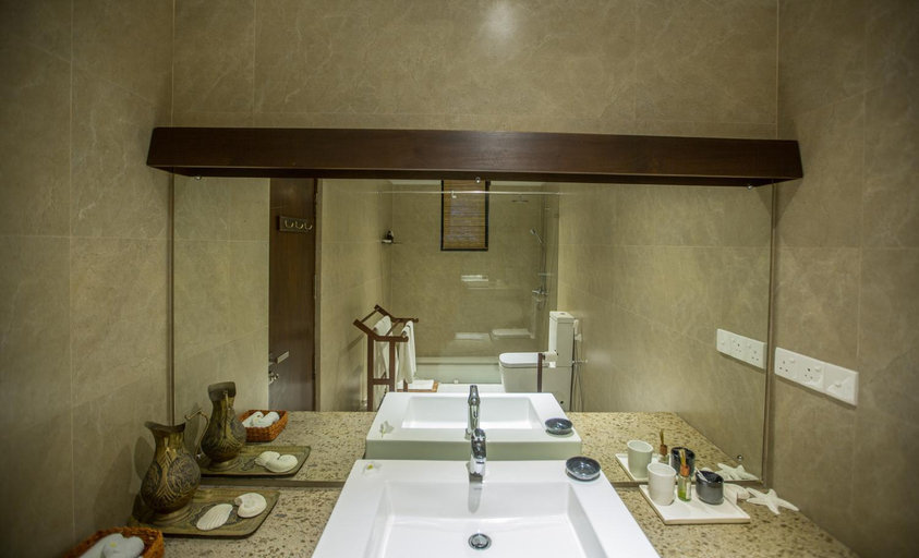 Bathroom 4, Parangi Weligama Bay, Weligama