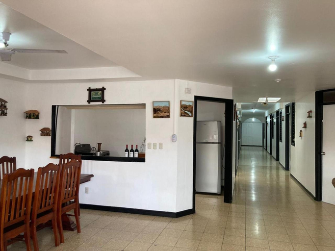 Others 3, Hotel de conveniencia Travesia urbana, Goicoechea