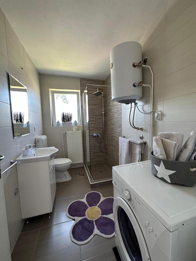 Bathroom 2, Matija, Gospić