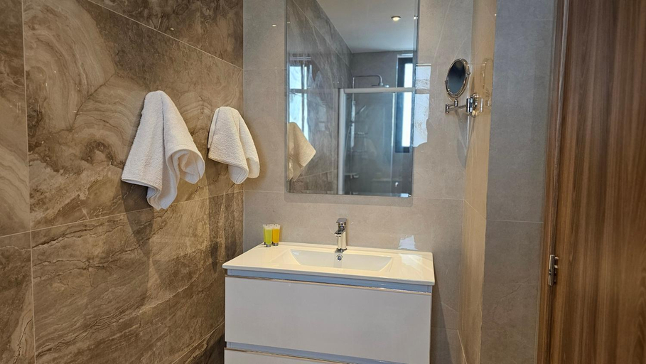 Bathroom 4, STAY Oasis Luxury Villas