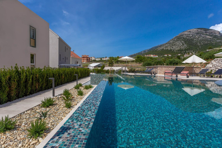 Sport & Beauty 2, Grey House, Bol