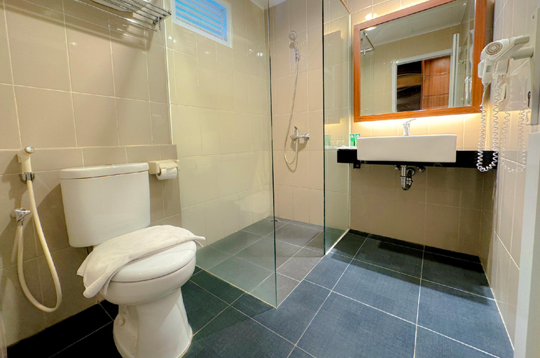 Bathroom 11