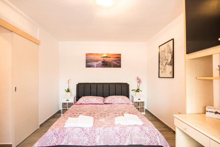 Others 5, Apartments Dora, Malinska-Dubašnica