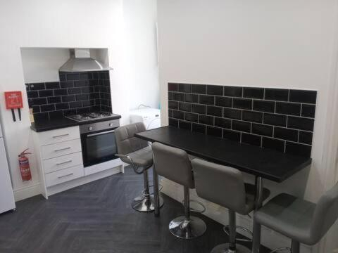 Others 4, Double-bed (E1) close to Burnley city centre, Lancashire