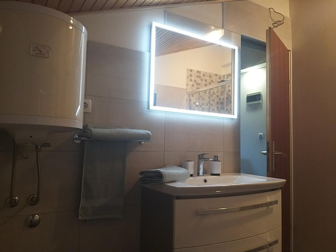 Bathroom 2, Apartmani Lucija Peros Zaton, Nin