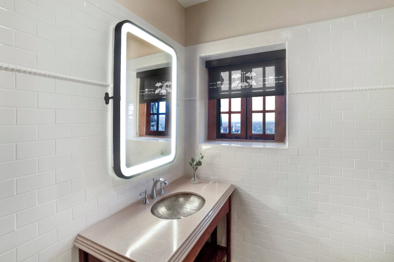 Bathroom 5, The Omni Grove Park Inn & Spa, Buncombe