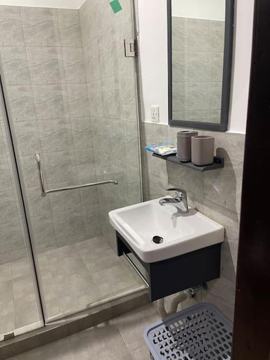 Bathroom 2, Spacious 2 bedroom apartment, Accra