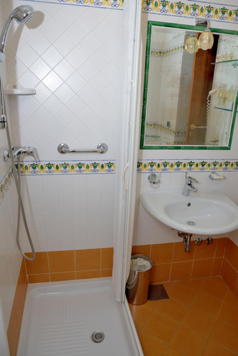 Bathroom 2, Hotel Principe di Rinella, Messina