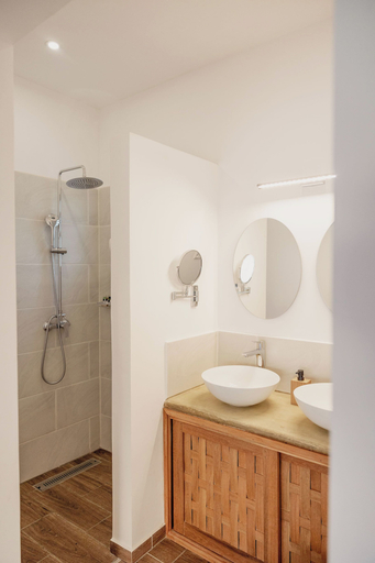 Bathroom 4, Belamandy Lodge, Diana