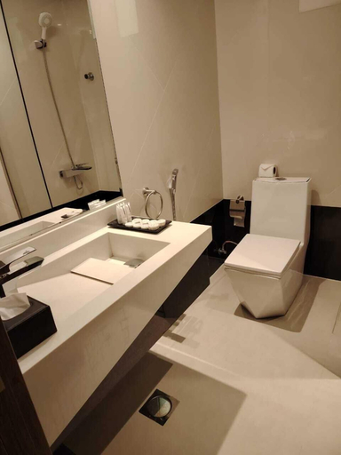 Bathroom 5, Golden Season Hotel - AR Rass