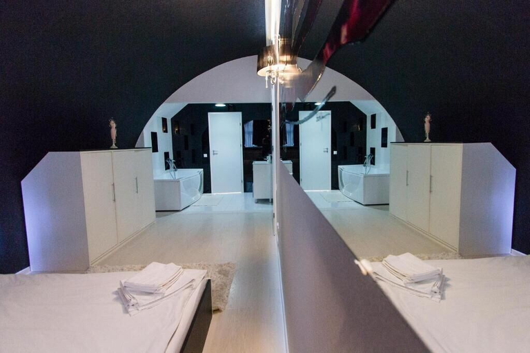 Others 5, jolie apartaments, Galati